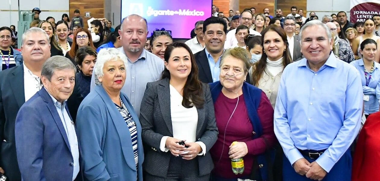 Más de 700 personas recibieron apoyos gratuitos como sillas de ruedas, lentes y prótesis en Aguascalientes, durante una entrega encabezada por la gobernadora Tere Jiménez.