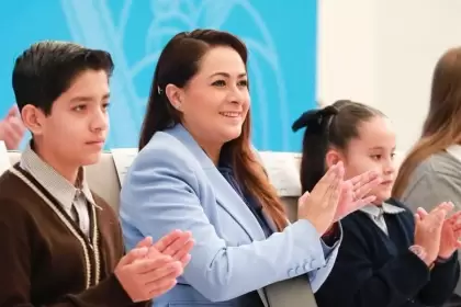 Tere Jiménez entregó más de 5 mil becas en Calvillo y Aguascalientes para impulsar la permanencia escolar y apoyar a estudiantes de todos los niveles educativos