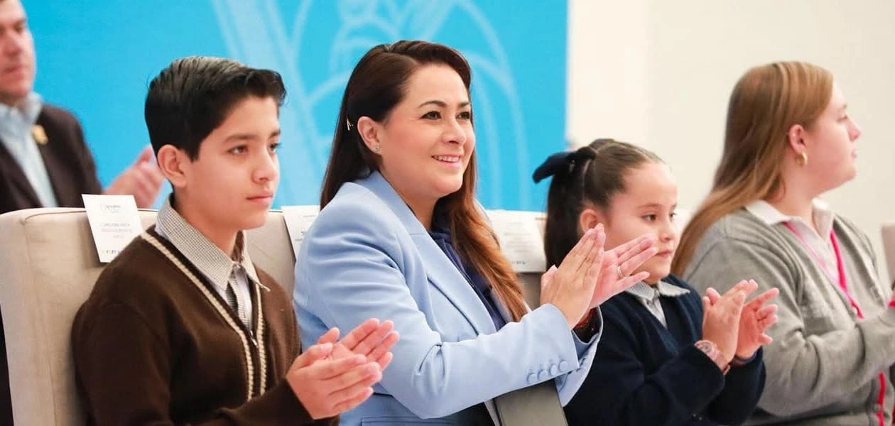Tere Jiménez entregó más de 5 mil becas en Calvillo y Aguascalientes para impulsar la permanencia escolar y apoyar a estudiantes de todos los niveles educativos