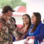 Tere Jiménez entregó más de mil apoyos en El Llano para mejorar viviendas y fortalecer hogares, acercando programas que benefician a las familias del municipio.