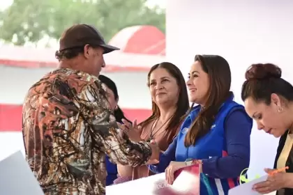 Tere Jiménez entregó más de mil apoyos en El Llano para mejorar viviendas y fortalecer hogares, acercando programas que benefician a las familias del municipio.