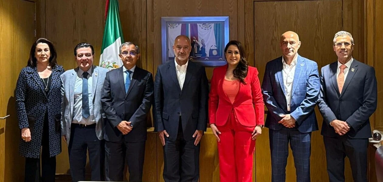 Tere Jiménez y el titular de la SICT revisan obras y mantenimiento en la carretera federal 45 para modernizar la infraestructura vial de Aguascalientes.