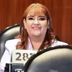 Imagen de Mónica Becerra, diputada por Aguascalientes, señalada como la legisladora con más faltas en la Cámara de Diputados.