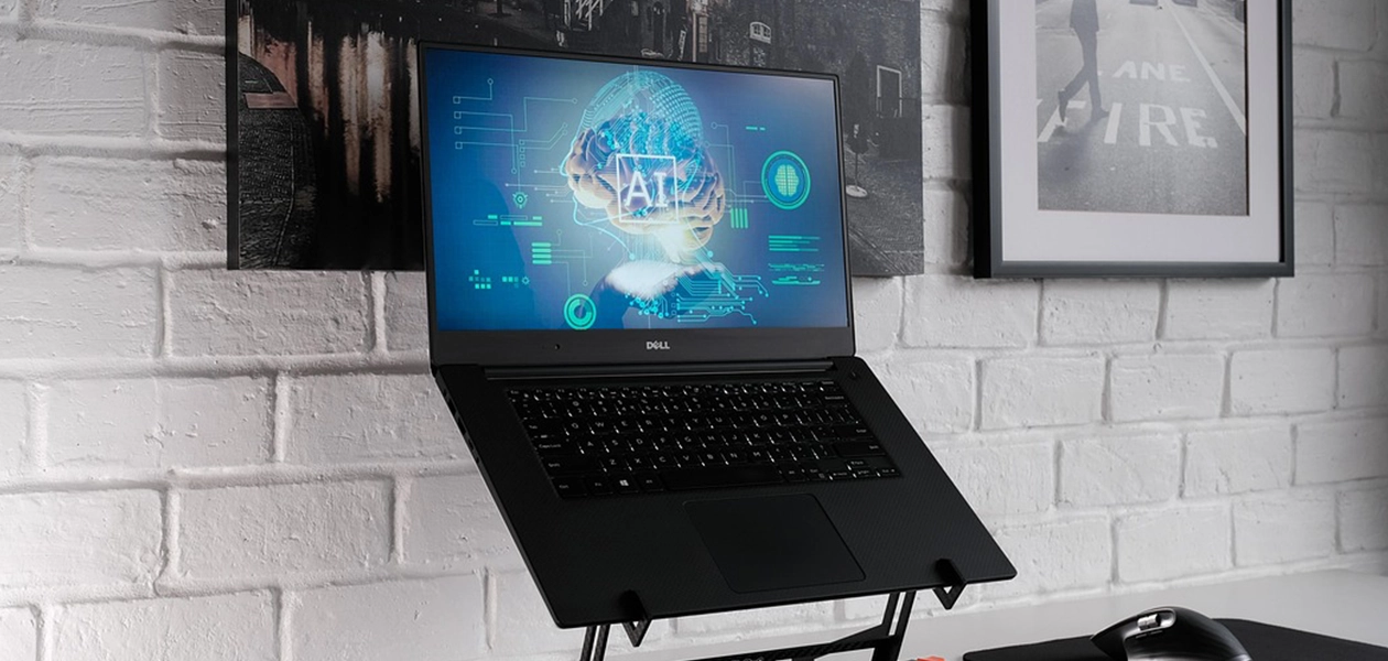 Laptop con visualización de inteligencia artificial en pantalla