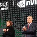 Evento público donde autoridades y representantes empresariales aplauden frente a los logotipos de CIPRE Holding y Nvidia durante un anuncio tecnológico.