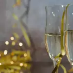 Rituales de Año Nuevo en México con uvas, velas y colores para atraer abundancia y buenos deseos