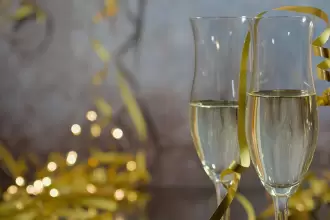 Rituales de Año Nuevo en México con uvas, velas y colores para atraer abundancia y buenos deseos