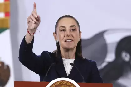 Claudia Sheinbaum durante conferencia donde revela llamada con el papa León XIV y su interés por visitar México