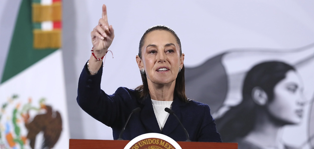 Claudia Sheinbaum durante conferencia donde revela llamada con el papa León XIV y su interés por visitar México