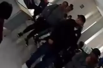 Pacientes renales esperan por horas atención en la clínica de hemodiálisis del IMSS en Aguascalientes