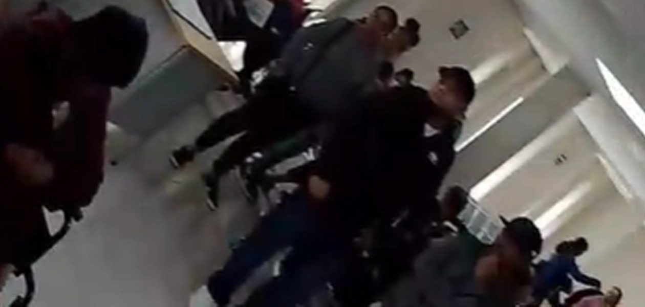 Pacientes renales esperan por horas atención en la clínica de hemodiálisis del IMSS en Aguascalientes