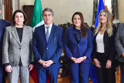 Aguascalientes y la Unión Europea refuerzan cooperación en economía, educación e innovación tras reunión entre Tere Jiménez y el embajador Francisco André.