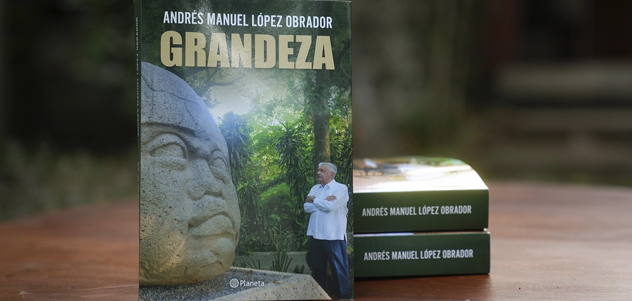 Portada del libro Grandeza de AMLO y su visión sobre el México indígena