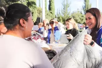 Tere Jiménez realizó una gira por comunidades de cuatro municipios, donde entregó apoyos y regalos navideños a familias del interior del estado.