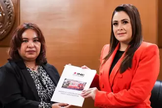 Tere Jiménez recibe la Agenda de Atención del INE y reafirma compromiso con la infancia; 137 mil niñas y niños participaron en la Consulta Infantil y Juvenil 2024.