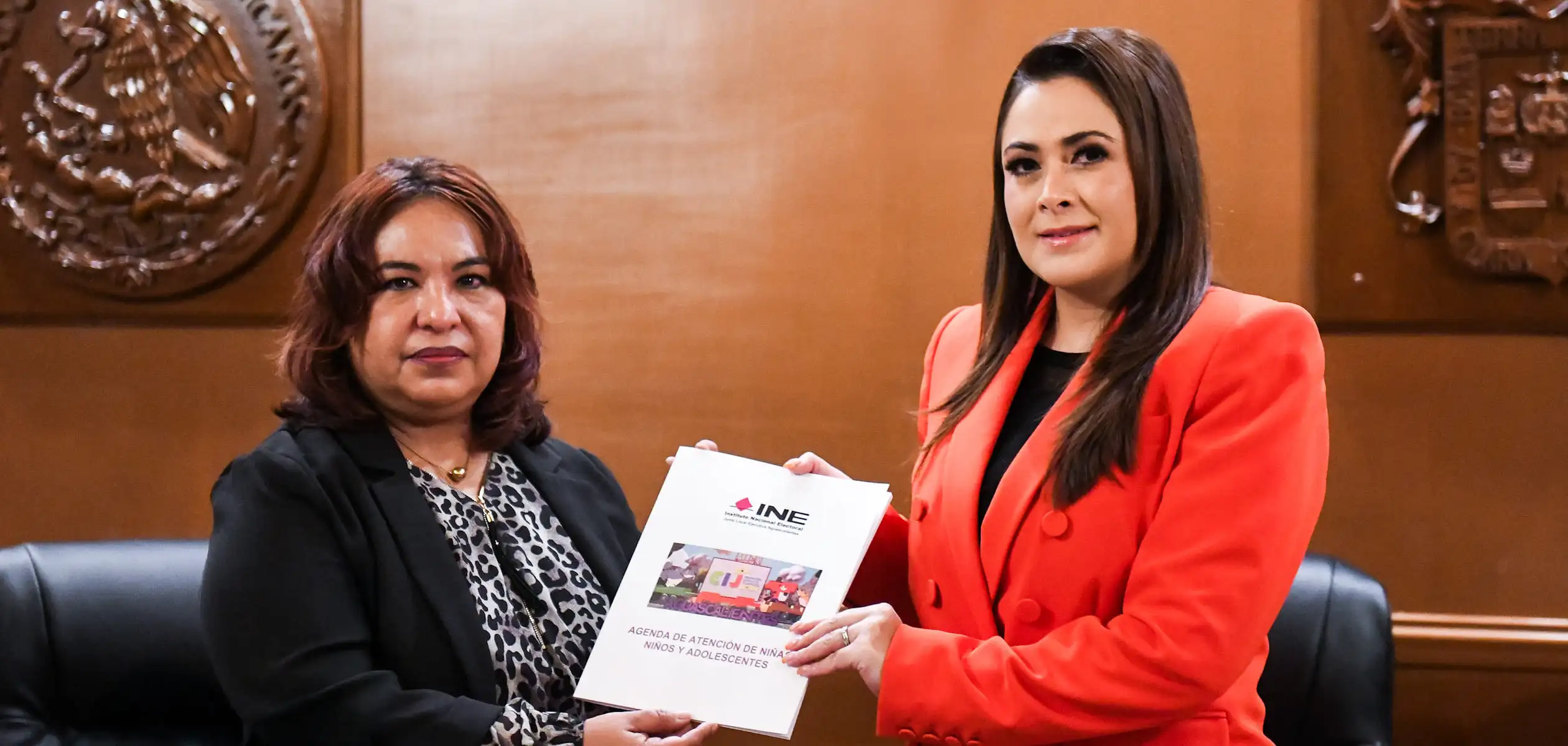 Tere Jiménez recibe la Agenda de Atención del INE y reafirma compromiso con la infancia; 137 mil niñas y niños participaron en la Consulta Infantil y Juvenil 2024.