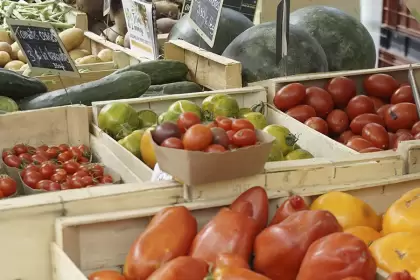 La inflación repuntó por alzas en luz, energéticos y alimentos, según el INEGI.