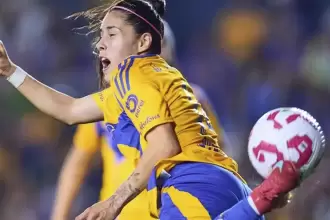 La hidracalida Lizbeth Ovalle hace historia ganando premio Marta de la FIFA