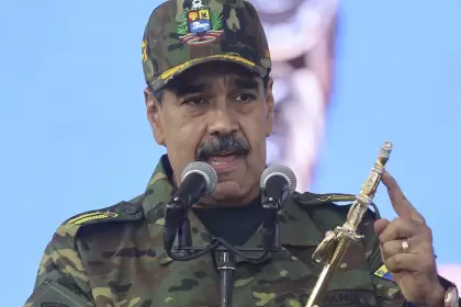 Nicolás Maduro enfrenta presión militar de EE.UU. sin apoyo real de sus aliados.