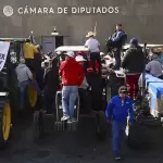 Campesinos y autoridades enfrentan protestas nacionales tras la aprobación de la nueva LEY del agua en México.Campesinos y autoridades enfrentan protestas nacionales tras la aprobación de la nueva Ley del Aguas en México.