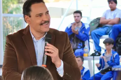 Resultados de encuesta en Aguascalientes que muestran a Toño Martín del Campo como favorito en 2027