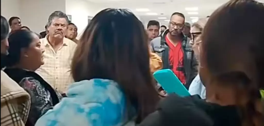 Pacientes renales sin hemodiálisis tras falla en nueva clínica del IMSS. Foto: JLMNoticias / Captura de Pantalla.