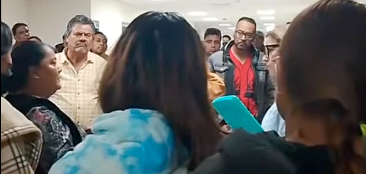 Pacientes renales sin hemodiálisis tras falla en nueva clínica del IMSS. Foto: JLMNoticias / Captura de Pantalla.