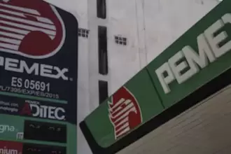 Envío de petróleo desde México a Cuba en dos buques con 80 mil barriles para enfrentar la crisis energética en la isla.