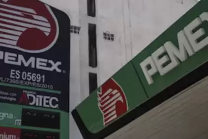 Envío de petróleo desde México a Cuba en dos buques con 80 mil barriles para enfrentar la crisis energética en la isla.