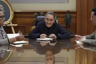 La presidenta Claudia Sheinbaum conversa con el papa León XIV y lo invita a visitar México durante el Día de la Virgen de Guadalupe.