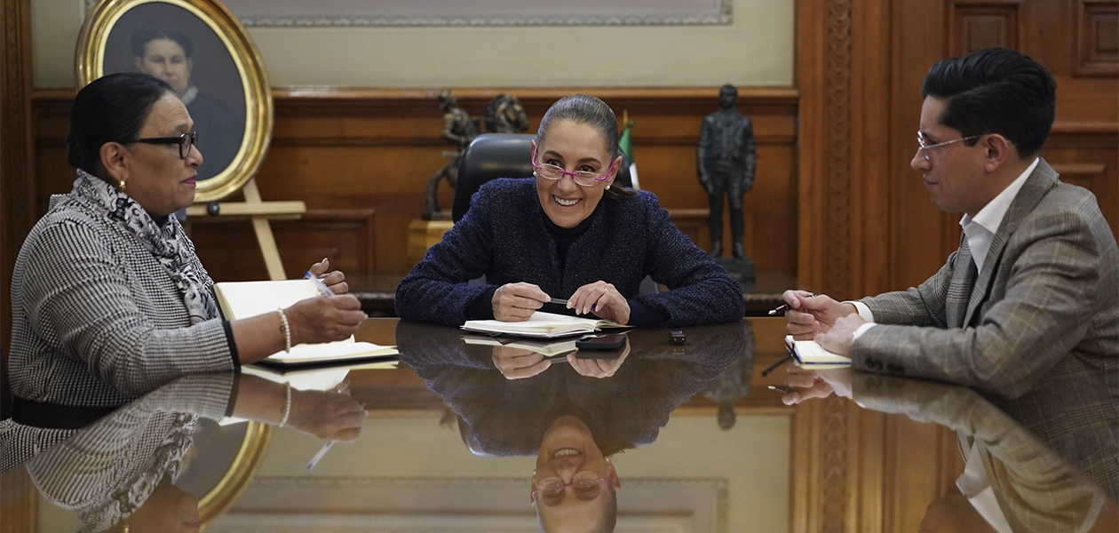 La presidenta Claudia Sheinbaum conversa con el papa León XIV y lo invita a visitar México durante el Día de la Virgen de Guadalupe.