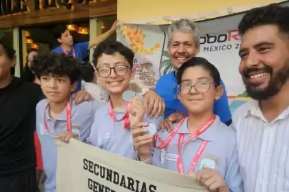 Estudiantes de Aguascalientes ganan lugares en RoboRAVE México y aseguran su pase al Mundial 2026 en Japón, destacando en categorías de robótica educativa.