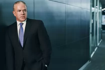 UIF congela cuentas del copropietario de Miss Universo investigado por crimen organizado