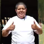 Martha, taxista del 4532, rompe estereotipos y recibe reconocimiento por su labor empática con pasajeros y personas con discapacidad.