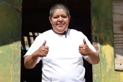 Martha, taxista del 4532, rompe estereotipos y recibe reconocimiento por su labor empática con pasajeros y personas con discapacidad.