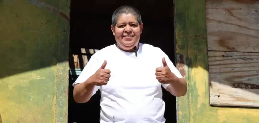 Martha, taxista del 4532, rompe estereotipos y recibe reconocimiento por su labor empática con pasajeros y personas con discapacidad.