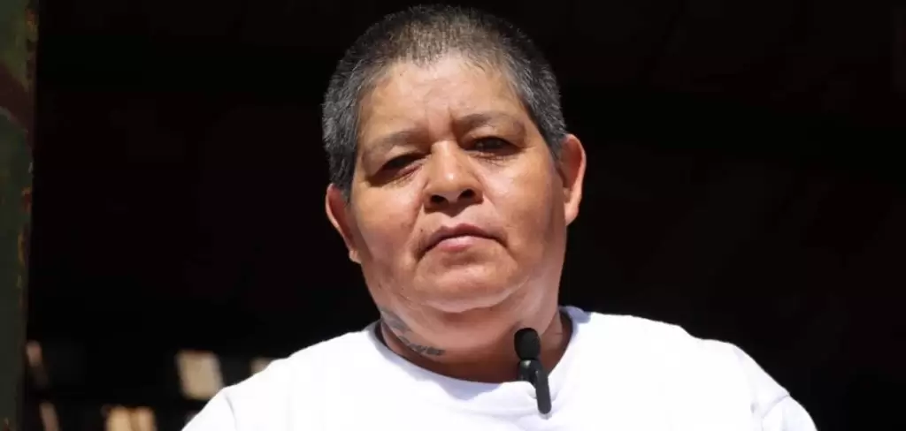 La taxista Martha Lilia Marín destaca en Aguascalientes por su empatía y servicio, recibiendo el reconocimiento “Conductores Gigantes”.