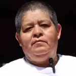 La taxista Martha Lilia Marín destaca en Aguascalientes por su empatía y servicio, recibiendo el reconocimiento “Conductores Gigantes”.