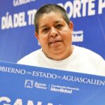 Martha, taxista del 4532 en Aguascalientes, recibe reconocimiento por su trato humano y servicio a personas con discapacidad.