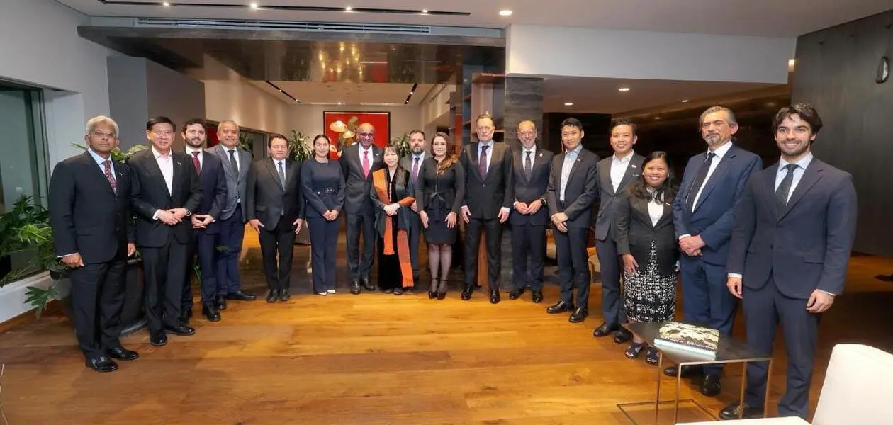 Aguascalientes y Singapur exploran cooperación en innovación, manufactura e inversión; Tere Jiménez destaca ventajas competitivas del estado.