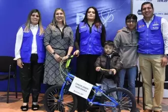 DIF Estatal y Fundación Telmex-Telcel entregan becas, apoyos tecnológicos y sillas de ruedas a 85 beneficiarios en Aguascalientes.