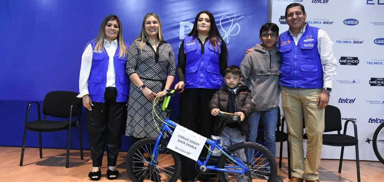 DIF Estatal y Fundación Telmex-Telcel entregan becas, apoyos tecnológicos y sillas de ruedas a 85 beneficiarios en Aguascalientes.