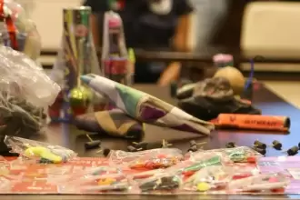 Operativo Cometa 2025 retira pirotecnia no autorizada y refuerza vigilancia en comercios, calles y plataformas digitales para prevenir accidentes en Aguascalientes.