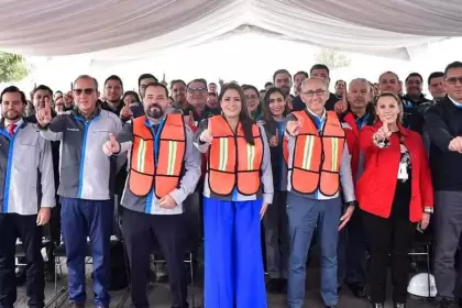 Nissan inicia expansión en Aguascalientes; producirán nueva pick up y generarán 1,300 empleos directos. Gobierno estatal y empresa fortalecen colaboración estratégica.