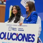 Aguascalientes entrega 1,000 becas de titulación a jóvenes egresados, fortaleciendo su desarrollo profesional y el acceso a nuevas oportunidades.