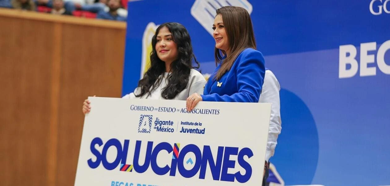 Aguascalientes entrega 1,000 becas de titulación a jóvenes egresados, fortaleciendo su desarrollo profesional y el acceso a nuevas oportunidades.