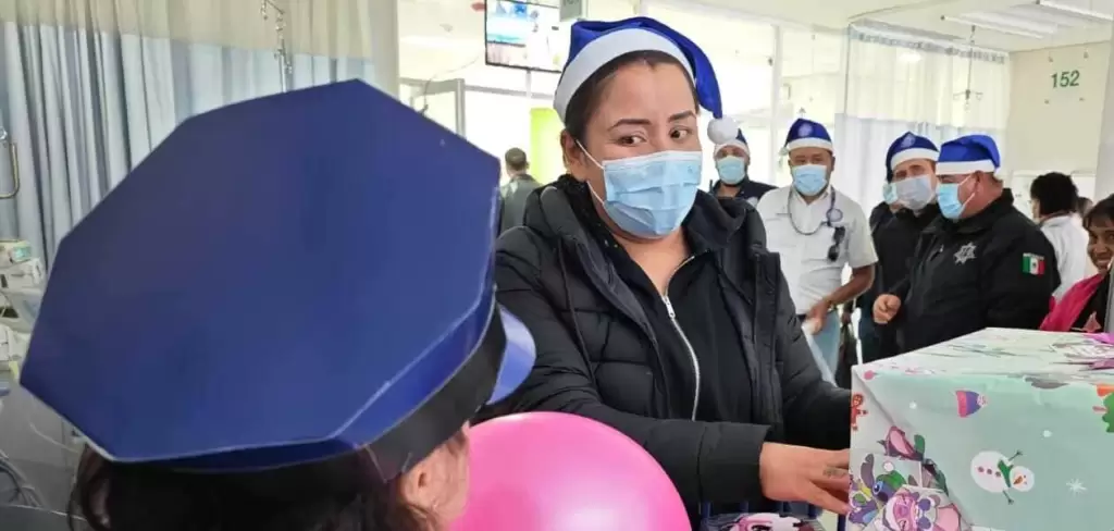 La Secretaría de Seguridad Pública del Estado entregó juguetes a niñas y niños con cáncer en el Hospital Hidalgo, como parte de acciones de prevención y cercanía social.