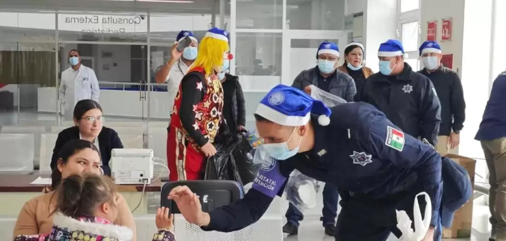 CEPREV y la SSPE entregaron juguetes a niñas y niños con cáncer en el Hospital Hidalgo, como parte de acciones de prevención y apoyo emocional.