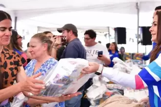 Tere Jiménez visitó comunidades de Calvillo y Aguascalientes para entregar apoyos y regalos navideños, reforzando la cercanía con las familias en esta temporada.