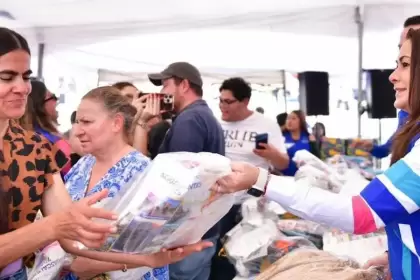 Tere Jiménez visitó comunidades de Calvillo y Aguascalientes para entregar apoyos y regalos navideños, reforzando la cercanía con las familias en esta temporada.